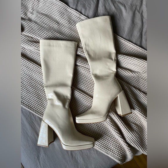 Princess Polly Boots - Picture 2 of 3